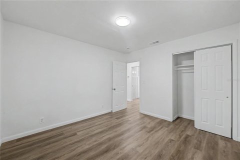 House in Tampa, Florida 3 bedrooms, 140.84 sq.m. № 2303316 - photo 23