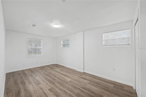 House in Tampa, Florida 3 bedrooms, 140.84 sq.m. № 2303316 - photo 24