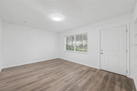 House in Tampa, Florida 3 bedrooms, 140.84 sq.m. № 2303316 - photo 17
