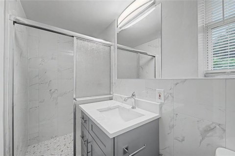 House in Tampa, Florida 3 bedrooms, 140.84 sq.m. № 2303316 - photo 22