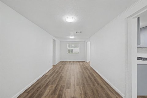 House in Tampa, Florida 3 bedrooms, 140.84 sq.m. № 2303316 - photo 16