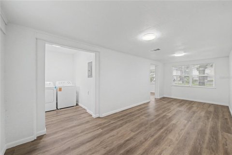 House in Tampa, Florida 3 bedrooms, 140.84 sq.m. № 2303316 - photo 13