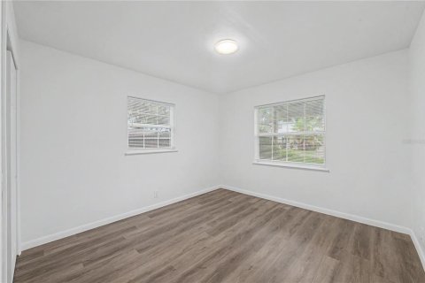 House in Tampa, Florida 3 bedrooms, 140.84 sq.m. № 2303316 - photo 25