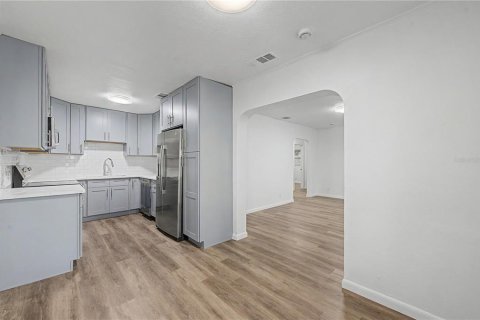 House in Tampa, Florida 3 bedrooms, 140.84 sq.m. № 2303316 - photo 10