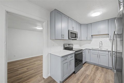 House in Tampa, Florida 3 bedrooms, 140.84 sq.m. № 2303316 - photo 8