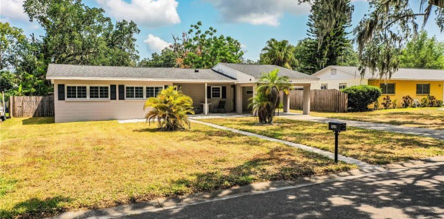 House in Bartow, Florida 3 bedrooms, 135.92 sq.m. № 1688032