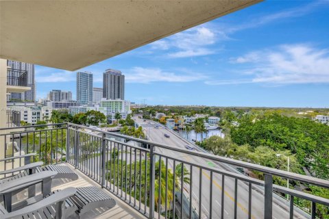 Condominio en venta en Fort Lauderdale, Florida, 2 dormitorios, 124.95 m2 № 1486402 - foto 2