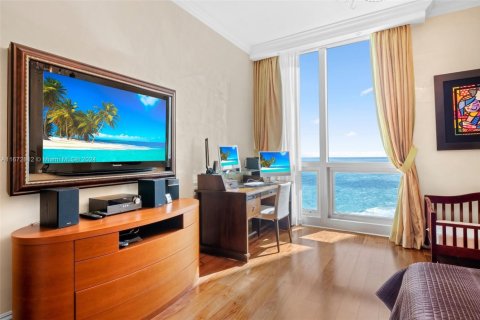 Снять в аренду кондоминиум в Бэл-Харбор, Флорида 2 спальни, 206.34м2, № 1958256 - фото 23