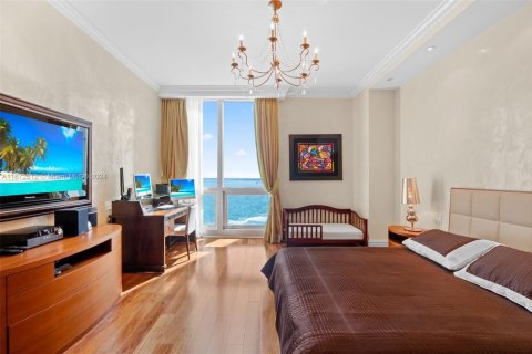 Снять в аренду кондоминиум в Бэл-Харбор, Флорида 2 спальни, 206.34м2, № 1958256 - фото 20