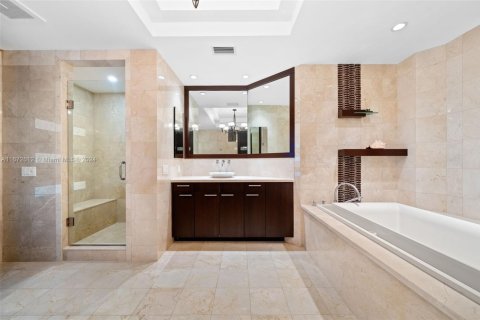 Снять в аренду кондоминиум в Бэл-Харбор, Флорида 2 спальни, 206.34м2, № 1958256 - фото 9