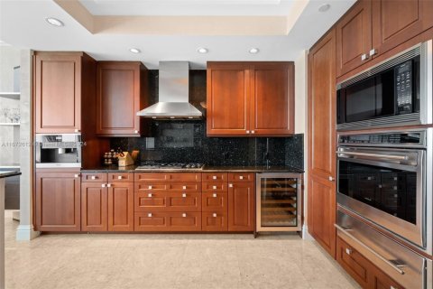 Снять в аренду кондоминиум в Бэл-Харбор, Флорида 2 спальни, 206.34м2, № 1958256 - фото 28