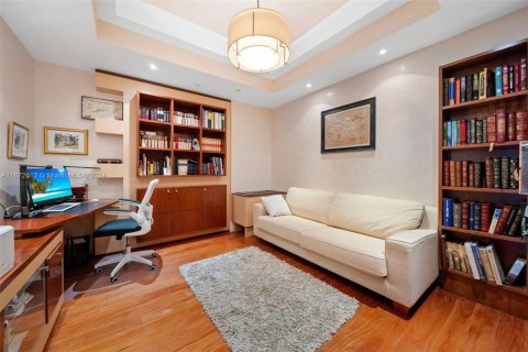 Снять в аренду кондоминиум в Бэл-Харбор, Флорида 2 спальни, 206.34м2, № 1958256 - фото 15