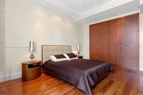 Снять в аренду кондоминиум в Бэл-Харбор, Флорида 2 спальни, 206.34м2, № 1958256 - фото 21