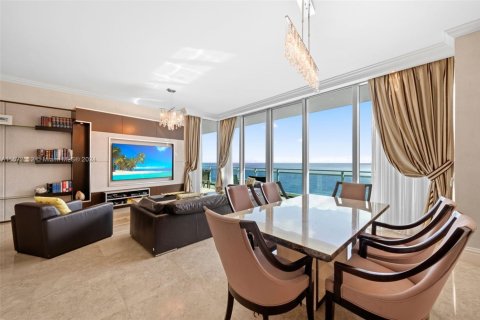 Снять в аренду кондоминиум в Бэл-Харбор, Флорида 2 спальни, 206.34м2, № 1958256 - фото 30