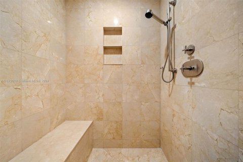 Снять в аренду кондоминиум в Бэл-Харбор, Флорида 2 спальни, 206.34м2, № 1958256 - фото 12