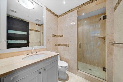 Снять в аренду кондоминиум в Бэл-Харбор, Флорида 2 спальни, 206.34м2, № 1958256 - фото 18