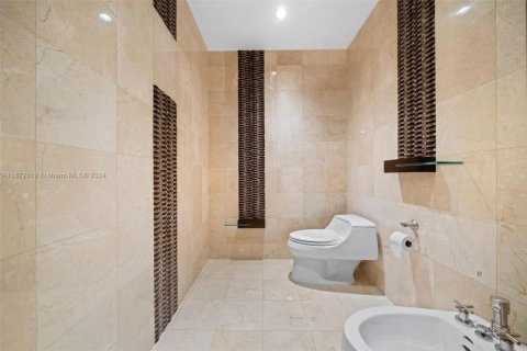 Снять в аренду кондоминиум в Бэл-Харбор, Флорида 2 спальни, 206.34м2, № 1958256 - фото 13