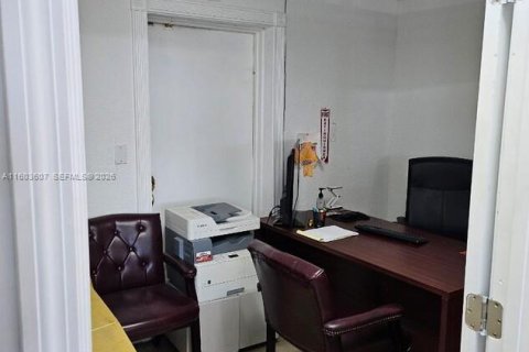 Immobilier commercial à vendre à Hialeah, Floride № 2060046 - photo 11