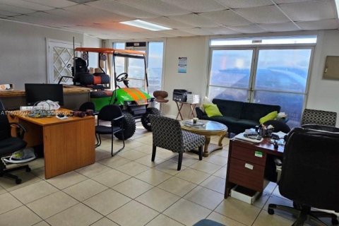 Immobilier commercial à vendre à Hialeah, Floride № 2060046 - photo 8