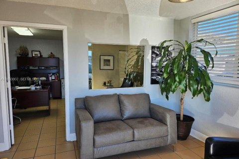 Immobilier commercial à vendre à Hialeah, Floride № 2060046 - photo 6