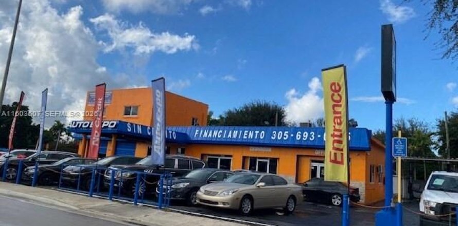 Immobilier commercial à Hialeah, Floride № 2060046