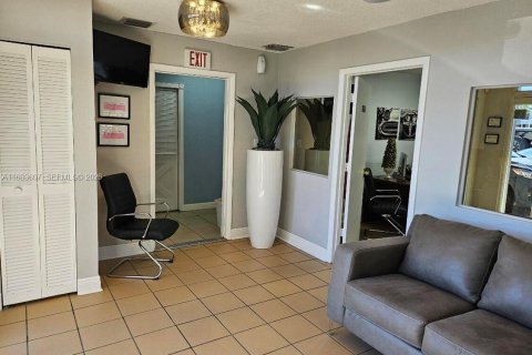 Immobilier commercial à vendre à Hialeah, Floride № 2060046 - photo 4