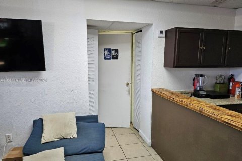 Immobilier commercial à vendre à Hialeah, Floride № 2060046 - photo 7