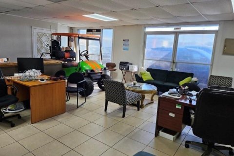 Immobilier commercial à vendre à Hialeah, Floride № 2060046 - photo 24