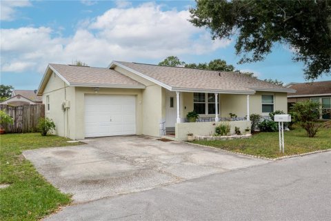 House in Tampa, Florida 3 bedrooms, 91.04 sq.m. № 2287451