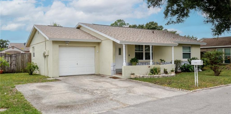 House in Tampa, Florida 3 bedrooms, 91.04 sq.m. № 2287451