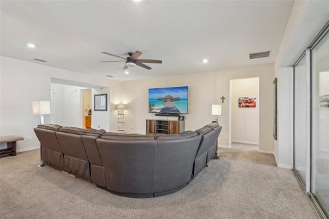 Casa en venta en Apopka, Florida, 5 dormitorios, 321.53 m2 № 1758044 - foto 9