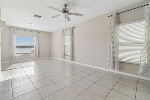 House in Tampa, Florida 3 bedrooms, 145.67 sq.m. № 2317482 - photo 5