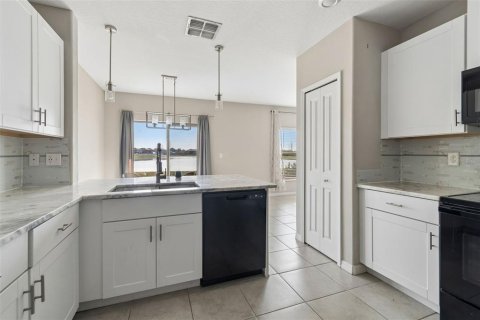 House in Tampa, Florida 3 bedrooms, 145.67 sq.m. № 2317482 - photo 10