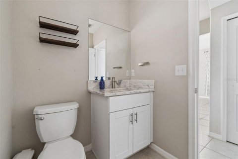 House in Tampa, Florida 3 bedrooms, 145.67 sq.m. № 2317482 - photo 18