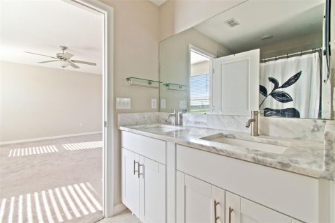 House in Tampa, Florida 3 bedrooms, 145.67 sq.m. № 2317482 - photo 23