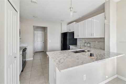 House in Tampa, Florida 3 bedrooms, 145.67 sq.m. № 2317482 - photo 12