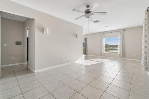 House in Tampa, Florida 3 bedrooms, 145.67 sq.m. № 2317482 - photo 6