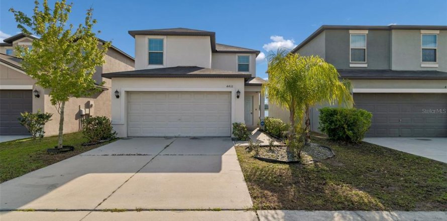 House in Tampa, Florida 3 bedrooms, 145.67 sq.m. № 2317482