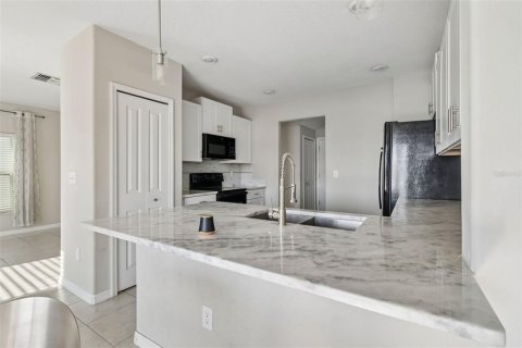 House in Tampa, Florida 3 bedrooms, 145.67 sq.m. № 2317482 - photo 11