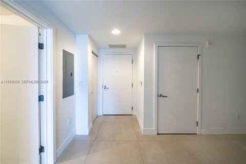 Condo in North Miami Beach, Florida, 1 bedroom № 2036543 - photo 14
