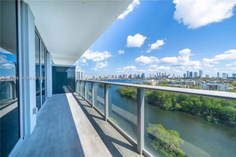 Condo in North Miami Beach, Florida, 1 bedroom № 2036543 - photo 22