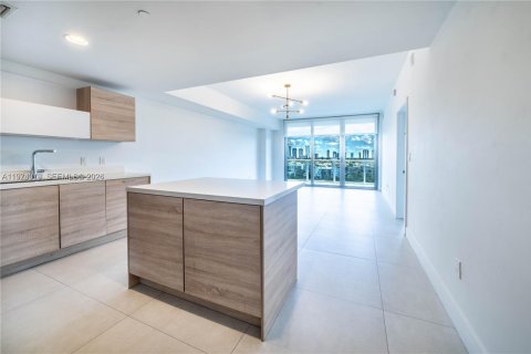 Condo in North Miami Beach, Florida, 1 bedroom № 2036543 - photo 6