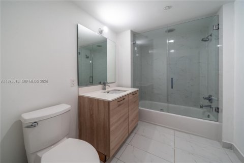 Condo in North Miami Beach, Florida, 1 bedroom № 2036543 - photo 9