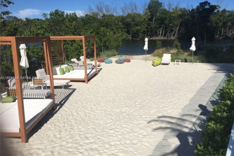 Condo in North Miami Beach, Florida, 1 bedroom № 2036543 - photo 10