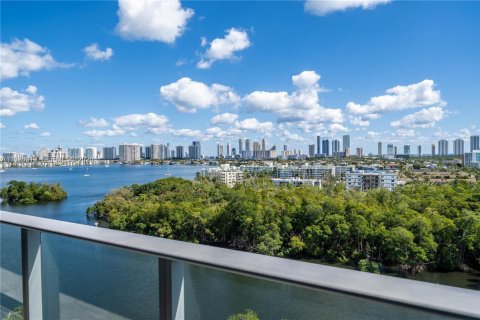 Condo in North Miami Beach, Florida, 1 bedroom № 2036543 - photo 3