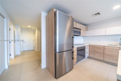 Condo in North Miami Beach, Florida, 1 bedroom № 2036543 - photo 13