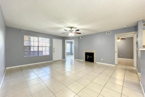 Condo in Altamonte Springs, Florida, 2 bedrooms  № 1295303 - photo 16