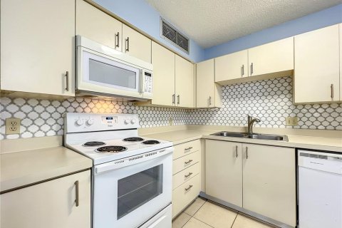 Condo in Altamonte Springs, Florida, 2 bedrooms  № 1295303 - photo 26