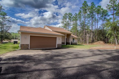 House in Hawthorne, Florida 3 bedrooms, 150.5 sq.m. № 1541838 - photo 2