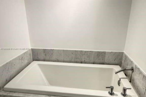 Copropriété à vendre à Miami, Floride: 2 chambres, 87.33 m2 № 2017120 - photo 12
